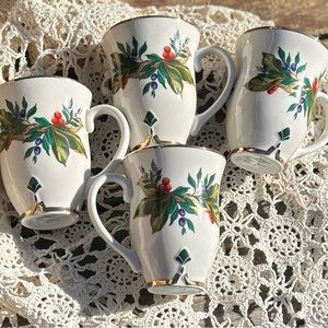 Set of 4 Princess House Mugs: Winter Garden Collection Christmas Leaves  Berries